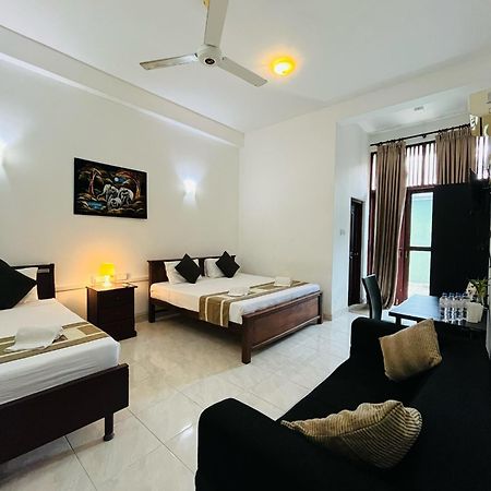 Hotel Blue Bird Negombo Zewnętrze zdjęcie