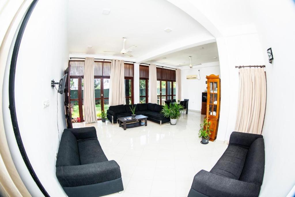 Hotel Blue Bird Negombo Zewnętrze zdjęcie