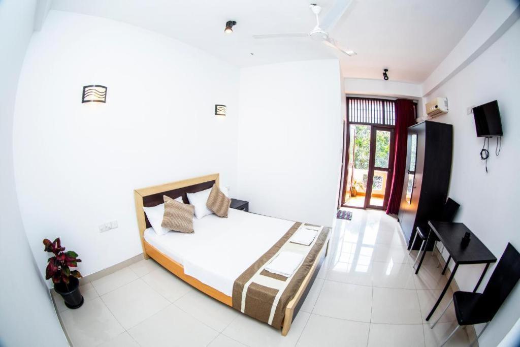 Hotel Blue Bird Negombo Zewnętrze zdjęcie