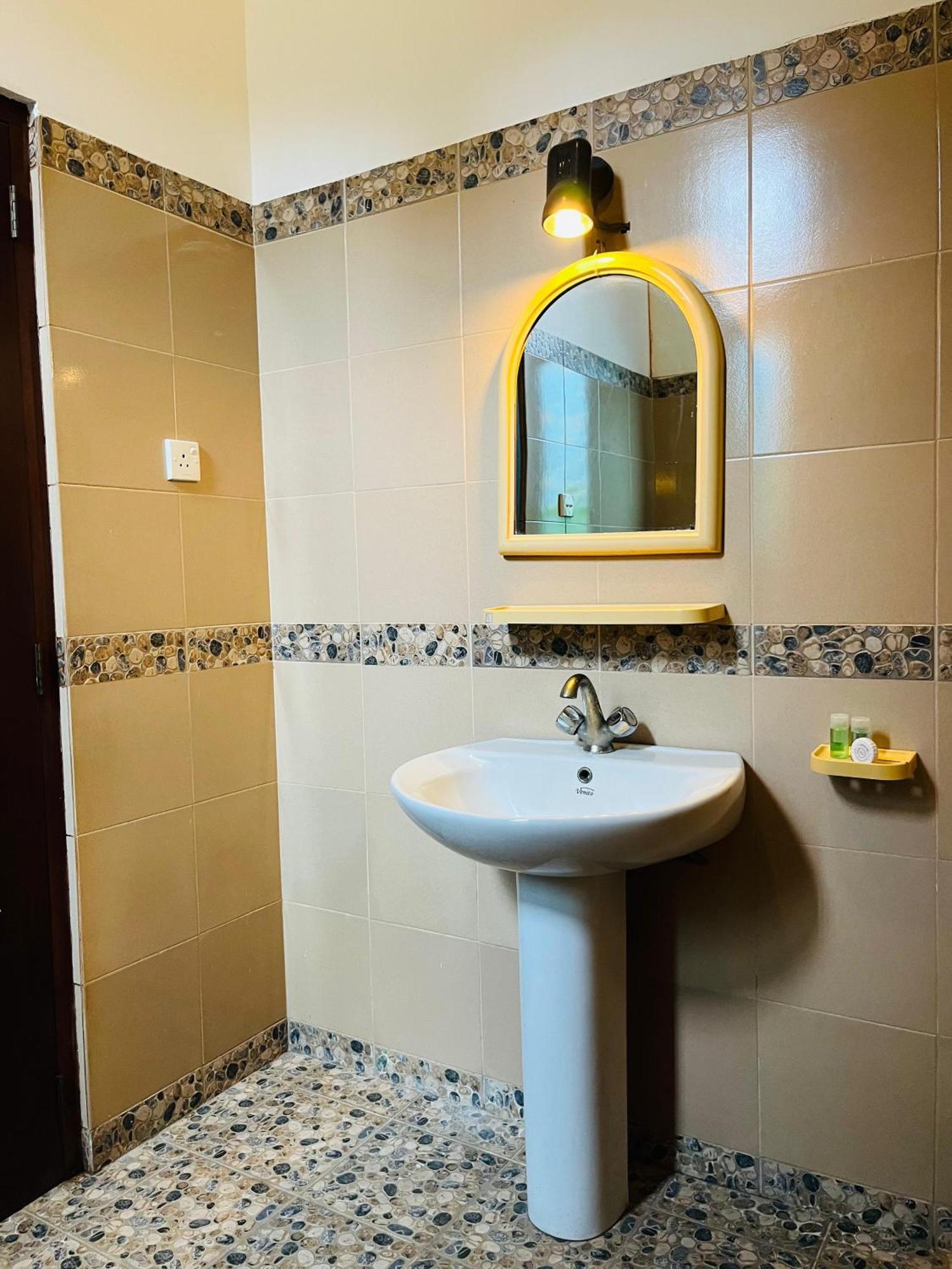 Hotel Blue Bird Negombo Zewnętrze zdjęcie
