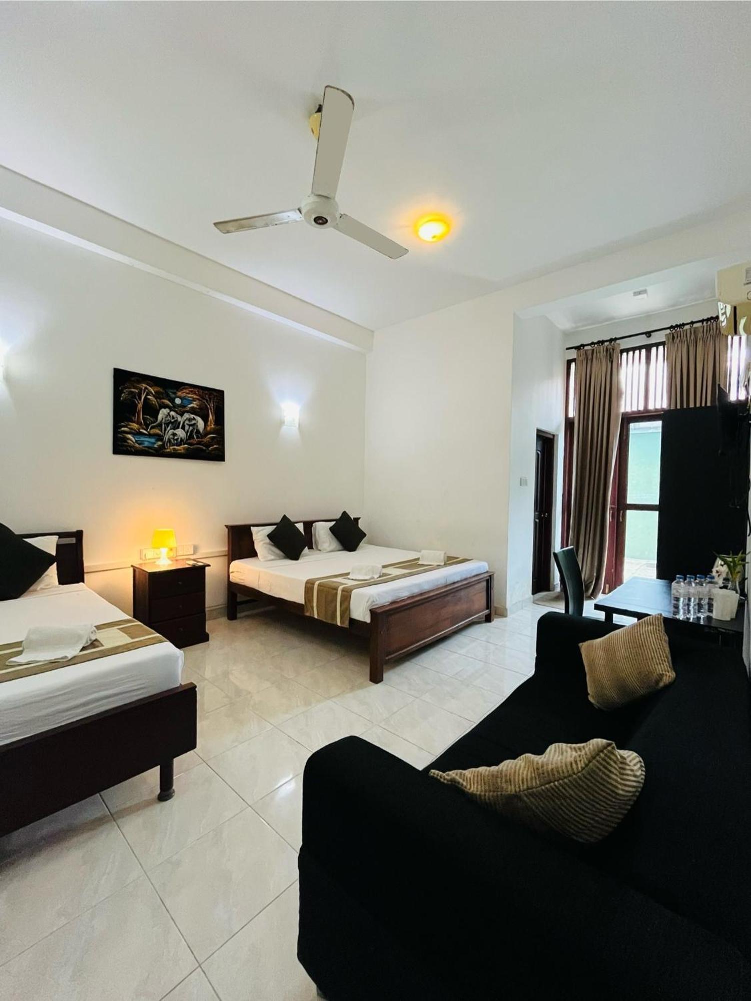 Hotel Blue Bird Negombo Zewnętrze zdjęcie